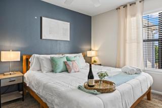 Stylish 2BR in Downtown, Pool Gym, near Airport - Austin - 1