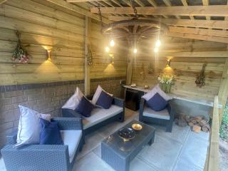 Riverside 2 Bedroom Townhouse with Car Charger - Abergavenny - 9