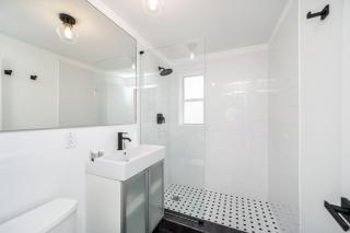 Byron Avenue Suites - 3