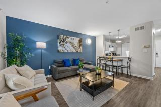 Modern 2BR near Downtown Pool, Gym, Free Parking - Austin - 0