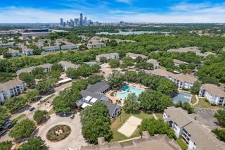 Modern 2BR near Downtown Pool, Gym, Free Parking - Austin - 5