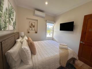 Stylish Home 2mins walk to Wollongong University - Keiraville - 6