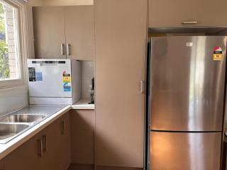 Stylish Home 2mins walk to Wollongong University - Keiraville - 4