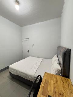 Hotel O Medan near Universitas Sumatera Utara formerly Surya Residence 2 - Medan - 1