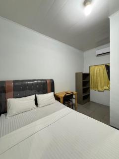 Hotel O Medan near Universitas Sumatera Utara formerly Surya Residence 2 - Medan - 3