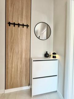 Central Comfort Stay & Free Parking - 4