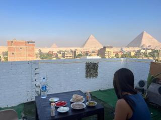 Family view of the pyramids - Caïro - 9