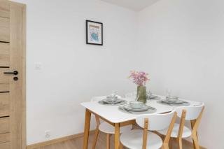 Cozy Apartment with Balcony near the Forest in Sopot by Noclegi Renters - Sopot - 3
