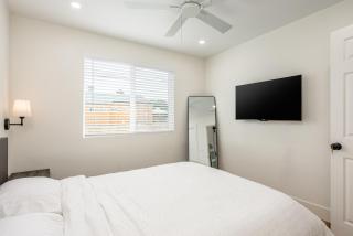 2BR Bungalow Parking WD Near Downtown - 1
