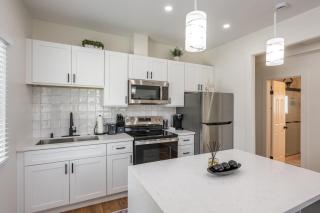 2BR Bungalow Parking WD Near Downtown - 5
