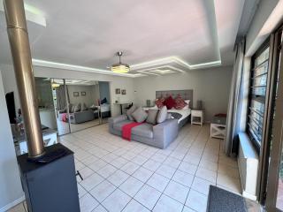 Footprints Self Catering Indoor Heated Pool and Fireplaces - Lanseria - 8
