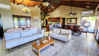 4 Bedroom & 3 Bathroom Ocean View Villa - Playa Hermosa - 9