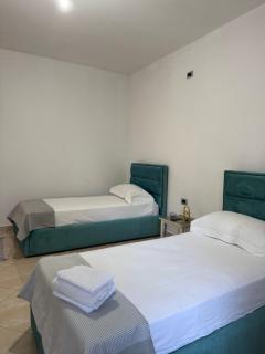 Cozy Room Close to the Airport - Kamëz - 1
