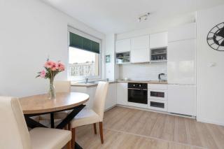 Kościuszki Modern Apartment with Balcony & Parking in Gdynia by Noclegi Renters - Gdynia - 5