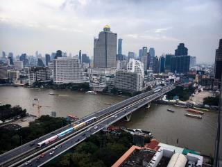Riverside room with best view in heart of BKK - 9