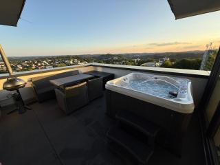 Penthouse mit Sauna, Jacuzzi & Tischkicker - Bergneustadt - 2