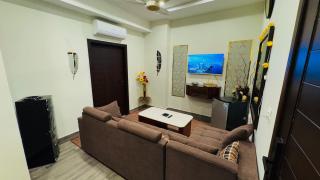 Executive 1BHK Apartment with Scenic Balcony View - Rawalpindi - 1