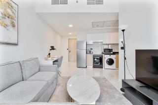 PVH - Modern 1BR Near Metro - Alexis Tower - Dubai - 2