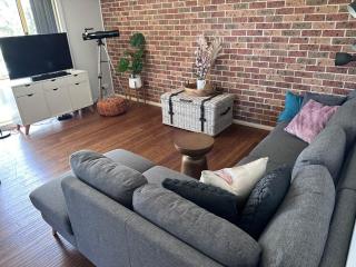 Tranquil home set amongst trees, close to beaches - Kincumber - 0