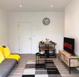 4 Bedroom House In Luton - Luton - 0