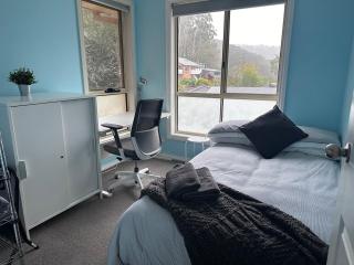 Tranquil home set amongst trees, close to beaches - Kincumber - 9