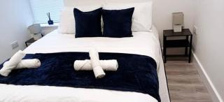 4 Bedroom House In Luton - Luton - 8