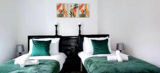 4 Bedroom House In Luton - Luton - 5