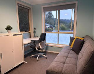 Tranquil home set amongst trees, close to beaches - Kincumber - 4