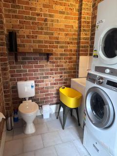 Tranquil home set amongst trees, close to beaches - Kincumber - 1