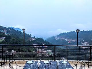 Shiva Grand Hotel and Resort Kasauli !! A luxury Resort with beautiful location ! Top Rated Property - Kasauli - 4
