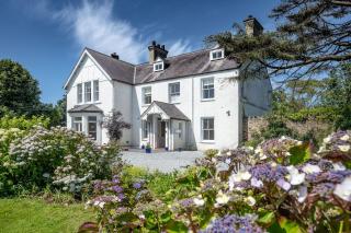 Country Retreat Sleeping 15 - Bron Menai - Newborough - 0