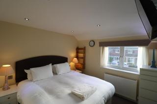 Spacious 4-Bedroom House in Winkfield - Windsor - 9
