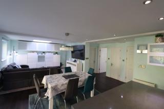 Spacious 4-Bedroom House in Winkfield - 3