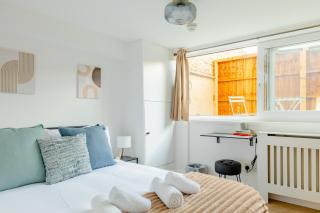 Beautifully Refurbished 4BD Flat by King's Cross - London - 9