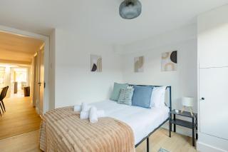 Beautifully Refurbished 4BD Flat by King's Cross - London - 8