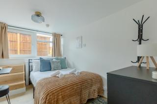 Beautifully Refurbished 4BD Flat by King's Cross - London - 5