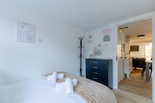 Beautifully Refurbished 4BD Flat by King's Cross - London - 2