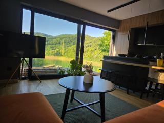 Blackberry Cabin lakeside escape - - 7