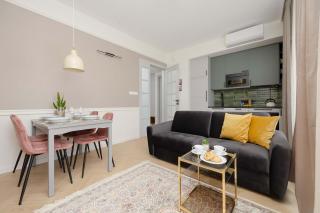 Charming One Bedroom Apartment with Air Conditioning in the Capital by Noclegi Renters - Warsaw - 8