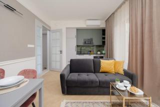 Charming One Bedroom Apartment with Air Conditioning in the Capital by Noclegi Renters - Warsaw - 4