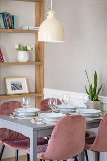 Charming One Bedroom Apartment with Air Conditioning in the Capital by Noclegi Renters - 1