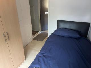 2 bed flat - TW7 4NH - Moffat - 3