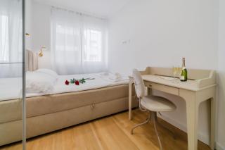 Central Cozy 2 Bedroom Apartment - Happy Rentals - 6