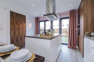 Spacious 5 Bedroom House with 7 Actual Beds Sleeps 9 by PureStay - Manchester - 9