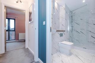 Spacious 5 Bedroom House with 7 Actual Beds Sleeps 9 by PureStay - Manchester - 1