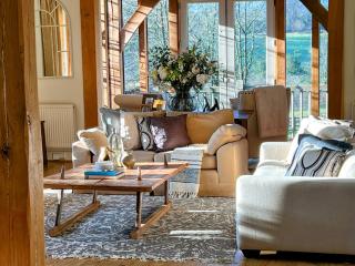Pass the Keys Fabulous Country Estate Private Cinema Quiet Area - Reading - 0