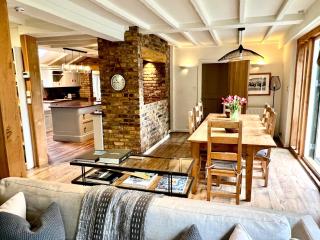 Pass the Keys Fabulous Country Estate Private Cinema Quiet Area - Reading - 5