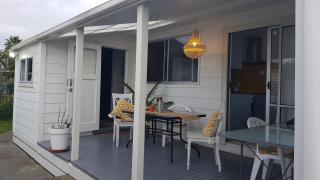 Sunny Central Parkvale home - 2