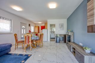 Cozy Holiday Home With Pool - Happy Rentals - Fažana - 4