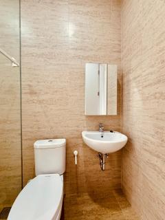 Cozy 2BR Bintaro Townhouse with Netflix - South Tangerang - 4